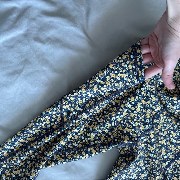 Floral Gilly Hicks Leggings - Picture 8 of 9